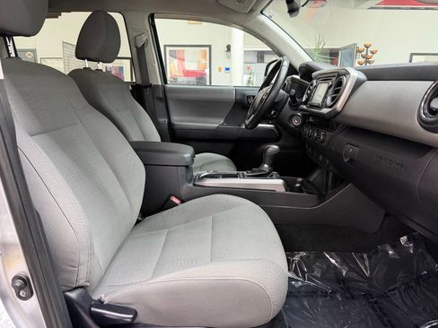 Used 2017 Toyota Tacoma SR5 w/ Tow Package AWD/4WD image 17