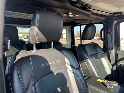 Used 2022 Jeep Wrangler Unlimited Sahara image 31