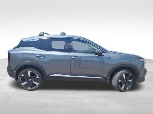 Certified 2025 Nissan Kicks SR FWD image 9