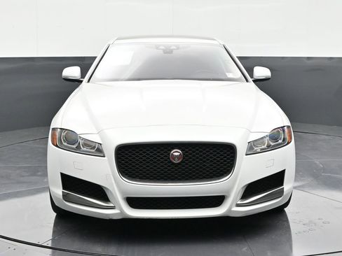 Used 2018 Jaguar XF image 8