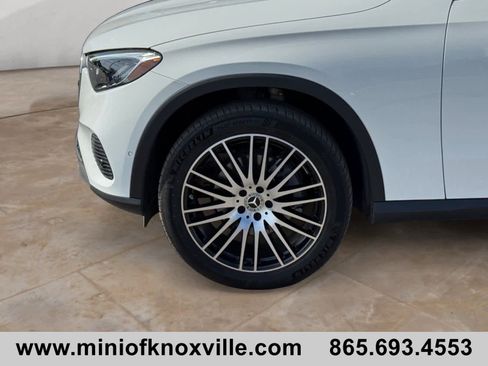 Used 2025 Mercedes-Benz GLC 300 4MATIC image 9