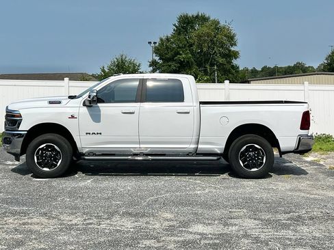 Used 2025 RAM 2500 Laramie AWD/4WD image 2