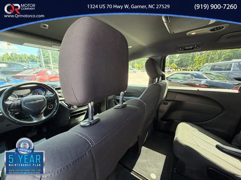 Used 2019 Chrysler Pacifica Touring Plus w/ S Appearance Package FWD image 19