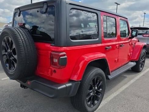 Used 2022 Jeep Wrangler Unlimited Sahara w/ Cold Weather Group AWD/4WD image 9