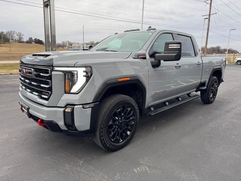 Used 2024 GMC Sierra 2500 AT4 image 11