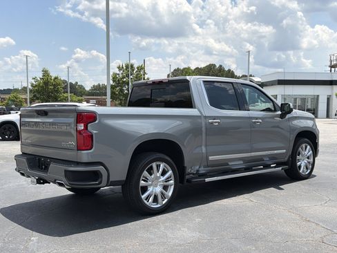 Used 2025 Chevrolet Silverado 1500 High Country w/ High Country Premium Package AWD/4WD image 12