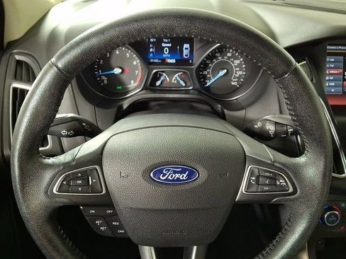 Used 2015 Ford Focus Titanium FWD image 19