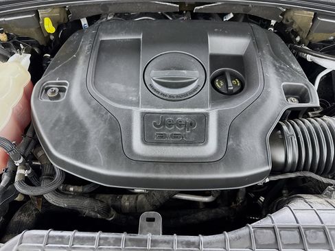 Used 2022 Jeep Grand Cherokee Overland w/ Luxury Tech Group IV image 38