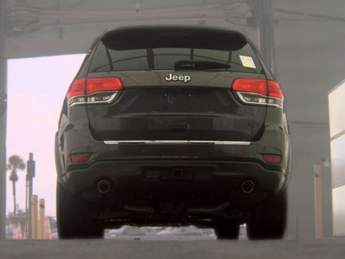 Used 2015 Jeep Grand Cherokee Overland w/ Trailer Tow Group IV RWD image 6