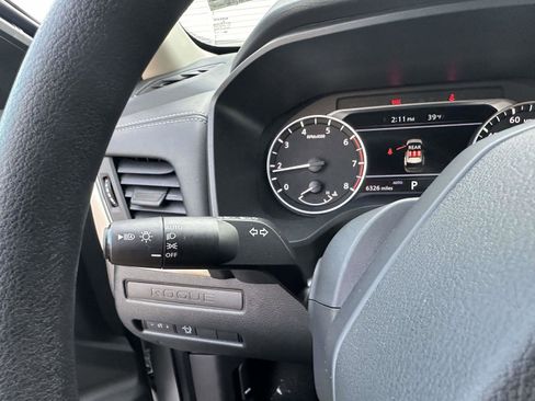 Used 2025 Nissan Rogue S image 29