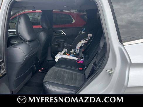 Used 2025 Mitsubishi Outlander SE FWD image 6