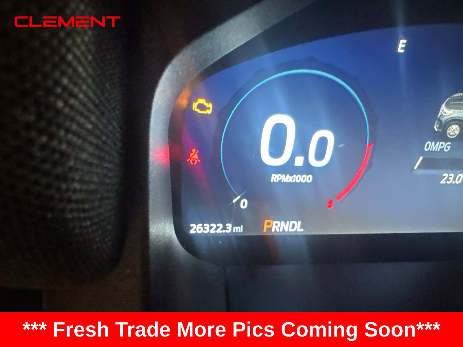 Used 2025 Ford Explorer Active AWD/4WD image 2