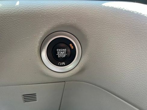 Used 2020 Chrysler Voyager Lxi FWD image 17