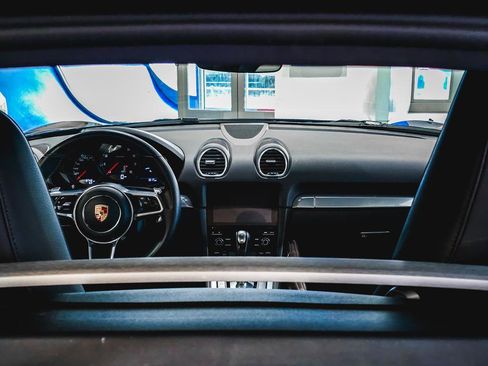 Used 2019 Porsche 718 Cayman RWD image 3