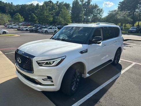 Used 2023 INFINITI QX80 Premium Select w/ All-Season Package RWD image 2