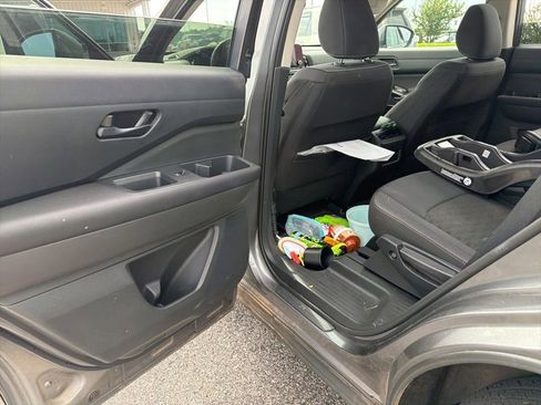 Used 2025 Nissan Pathfinder SV FWD image 19