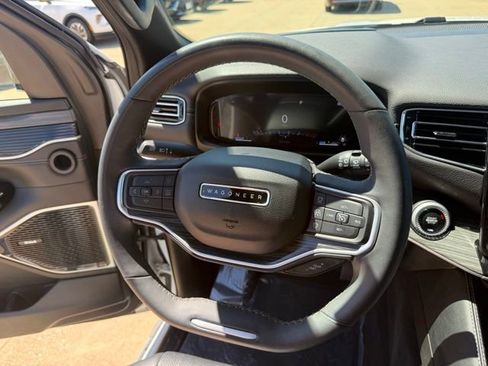 Used 2024 Jeep Wagoneer Series III w/ Premium Group I AWD/4WD image 17
