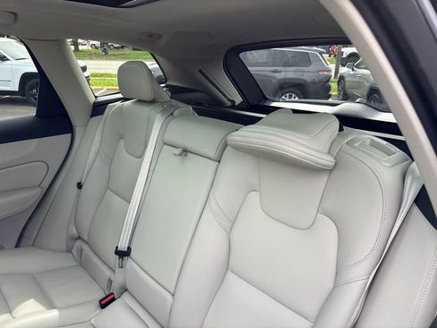 Used 2023 Volvo XC60 B5 Plus AWD/4WD image 8