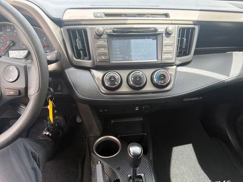 Used 2015 Toyota RAV4 LE FWD image 17