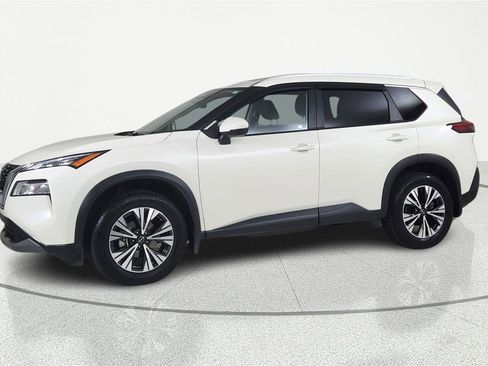 Used 2022 Nissan Rogue SV w/ SV Premium Package image 2