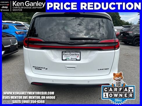 Used 2025 Chrysler Pacifica Limited FWD image 7