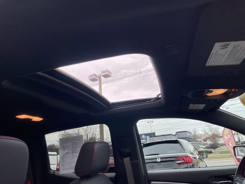 Used 2025 Chevrolet Colorado Z71 w/ Midnight Edition image 23