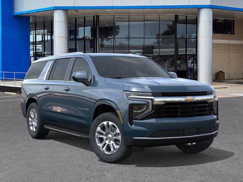 New 2026 Chevrolet Suburban LS image 7
