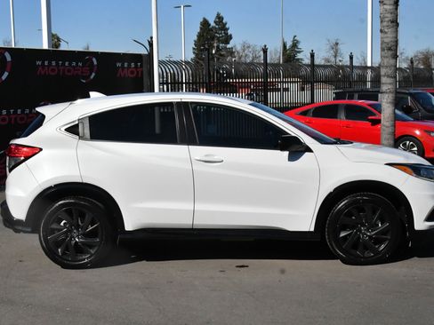 Used 2022 Honda HR-V Sport image 9