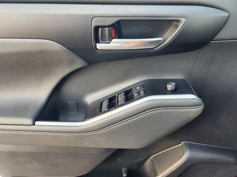 New 2026 Toyota Highlander XSE image 17