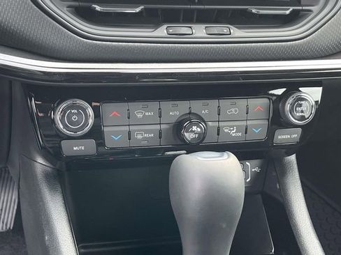 New 2026 Jeep Compass Latitude image 21