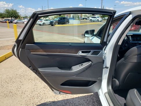 Used 2015 Hyundai Genesis 3.8 w/ Option Group 04 image 40