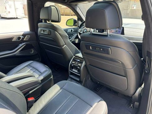 Used 2021 BMW X7 M50i w/ Dynamic Handling Package AWD/4WD image 21