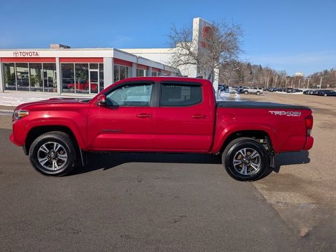 Used 2017 Toyota Tacoma TRD Sport image 2