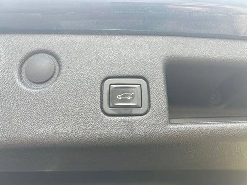 Used 2019 Chevrolet Equinox LT w/ Driver Convenience Package FWD image 34