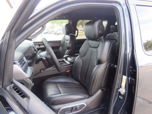 Used 2024 Jeep Wagoneer Series II w/ Flexible Seating Group RWD image 17