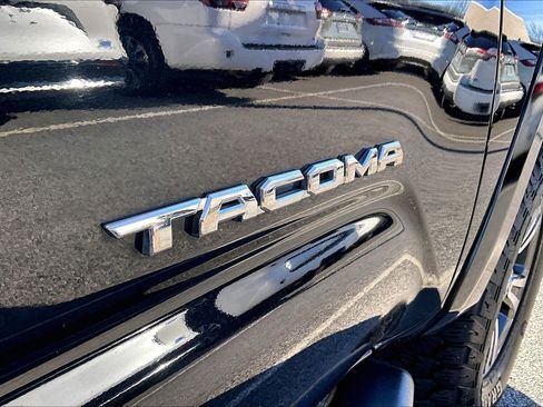Used 2019 Toyota Tacoma TRD Sport image 8