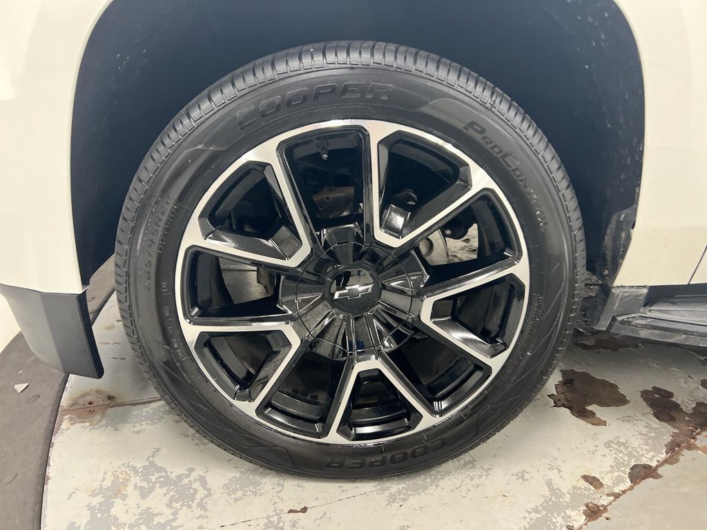 Used 2018 Chevrolet Suburban Premier w/ RST Edition AWD/4WD image 29