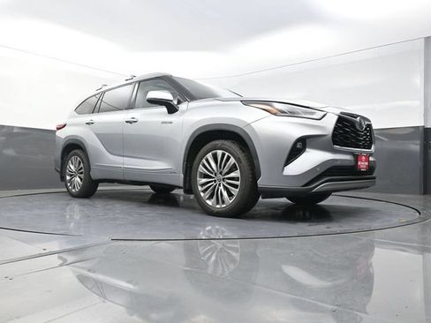 Used 2021 Toyota Highlander Platinum AWD/4WD image 31