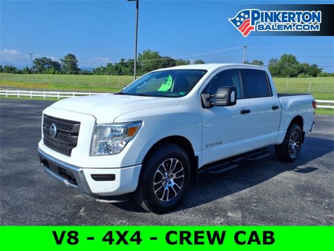 Used 2022 Nissan Titan SV w/ SV Convenience Package image 39
