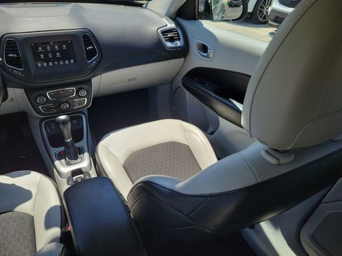 Used 2019 Jeep Compass Latitude image 16