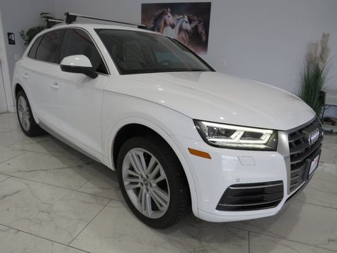 Used 2018 Audi Q5 2.0T Premium Plus w/ Premium Plus Package AWD/4WD image 2