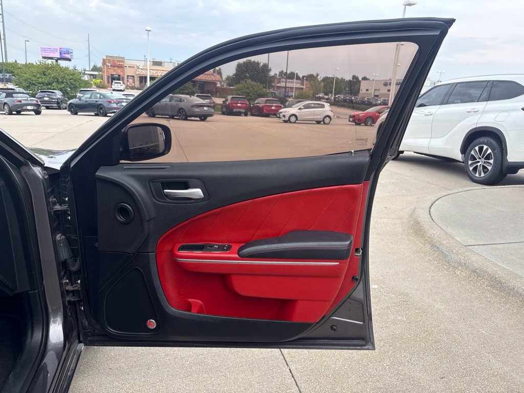 Used 2015 Dodge Charger SXT w/ AWD Premium Group image 28