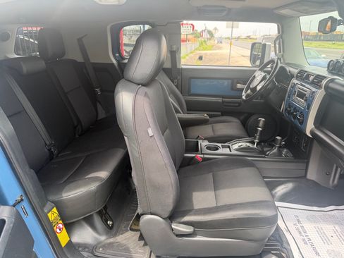 Used 2012 Toyota FJ Cruiser 4WD w/ Upgrade Pkg image 38