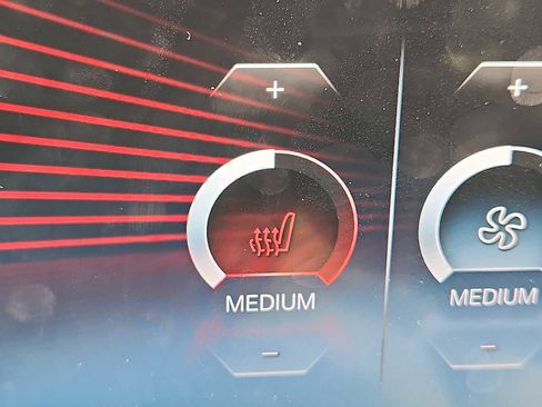 Used 2023 BMW 330i xDrive 330i xDrive w/ Premium Package image 25