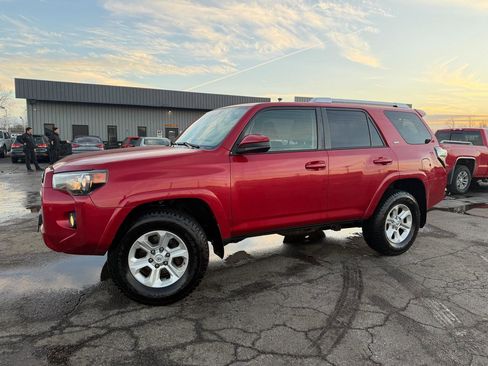 Used 2015 Toyota 4Runner SR5 image 4