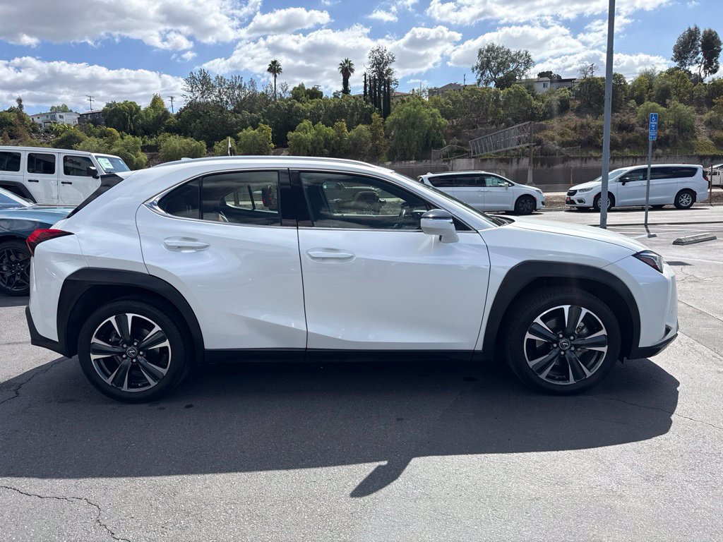 Used 2022 Lexus UX 200 w/ Accessory Package (Z1) FWD image 9