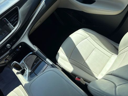 Used 2019 Buick Enclave Essence FWD image 28