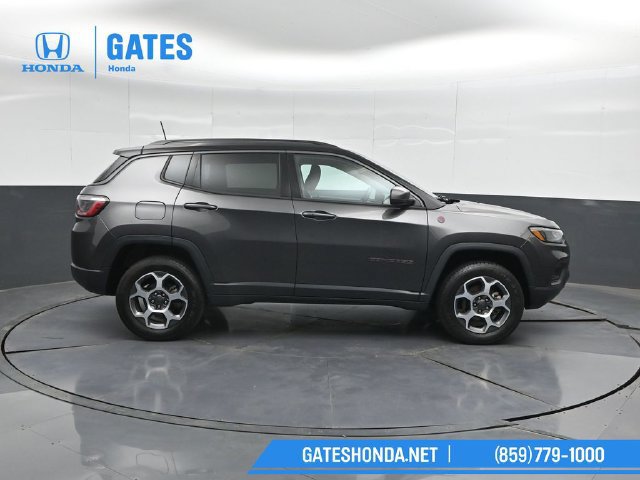 Used 2022 Jeep Compass Trailhawk w/ Trailhawk Convenience Group AWD/4WD image 3
