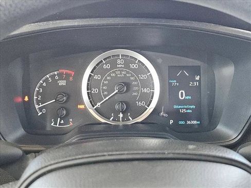 Used 2021 Toyota Corolla LE image 7