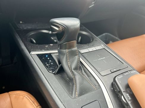 Used 2021 Lexus UX 200 w/ Accessory Package (Z2) FWD image 3